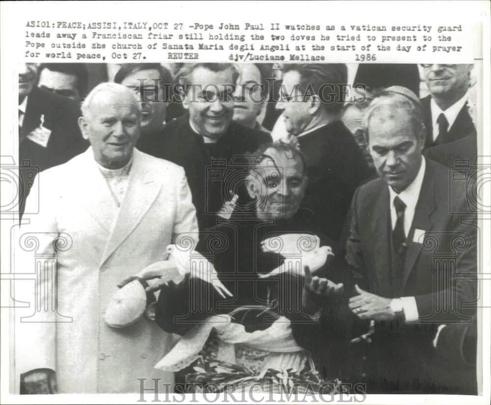 1986 Press Photo Pope John Paul II in Assisi, Italy on a day of prayer for peace