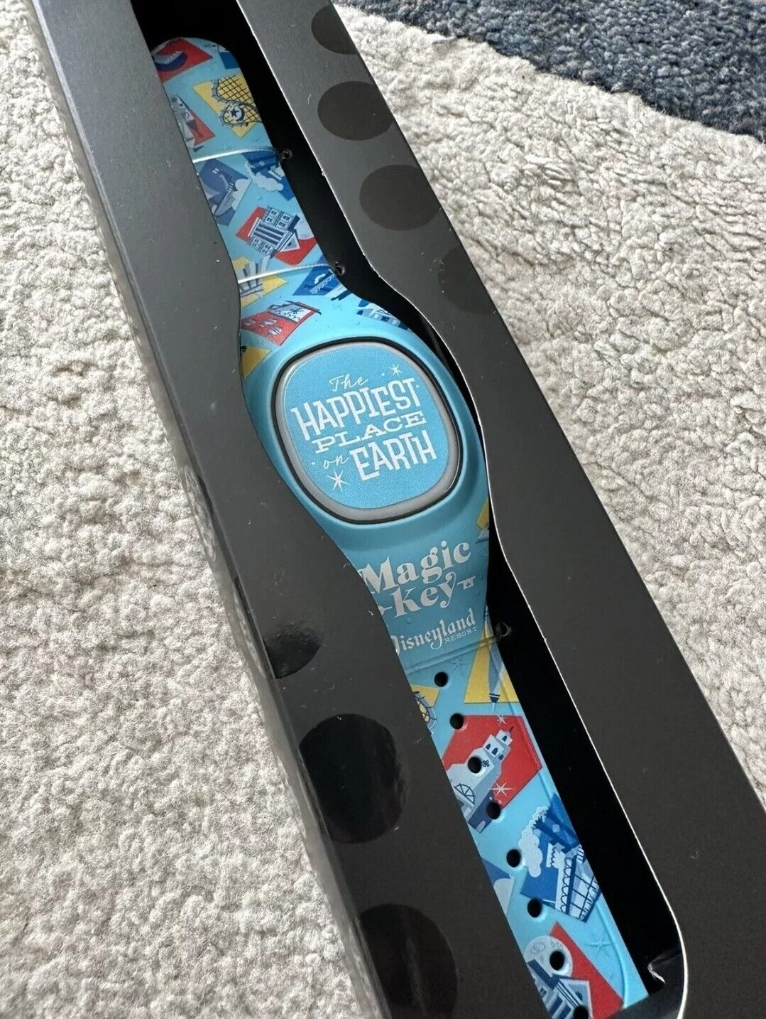 Disneyland MagicBand+ Plus Magic Key Exclusive - Happiest Place On Earth LIMITED