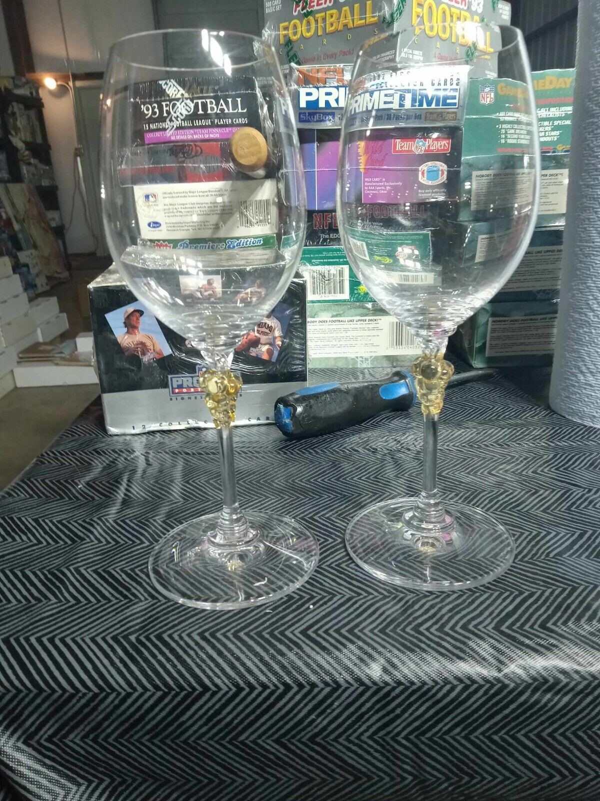 Mikasa Crystal Chablis White Wine Glasses Gold Grape Cluster Stemware Set of 2