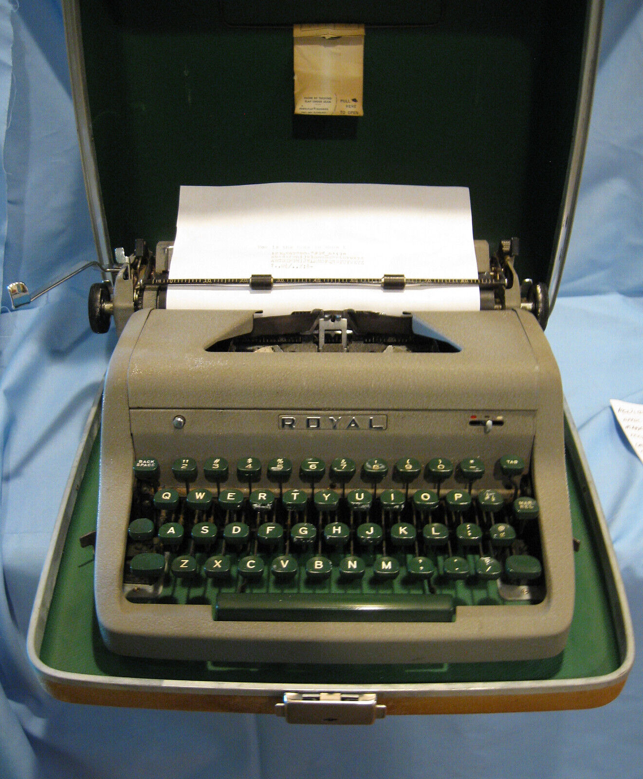 Vintage ROYAL ARISTOCRAT Manual Portable Typewriter and Case Tested