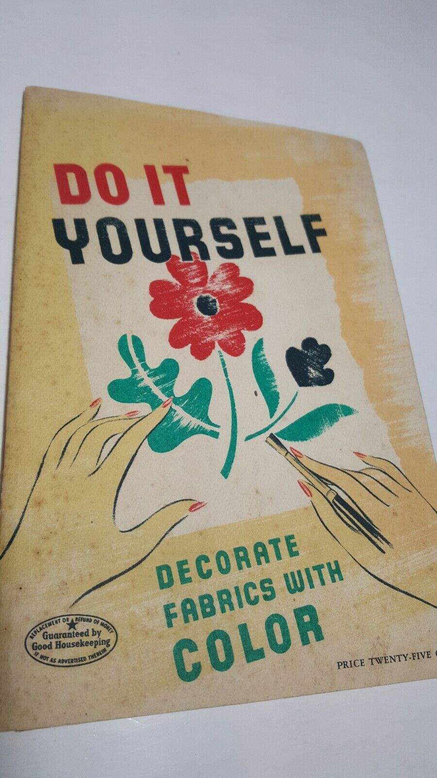 Vintage 1943 Do It Yourself Decorate Fabrics With Color Crafts          1H  19-3