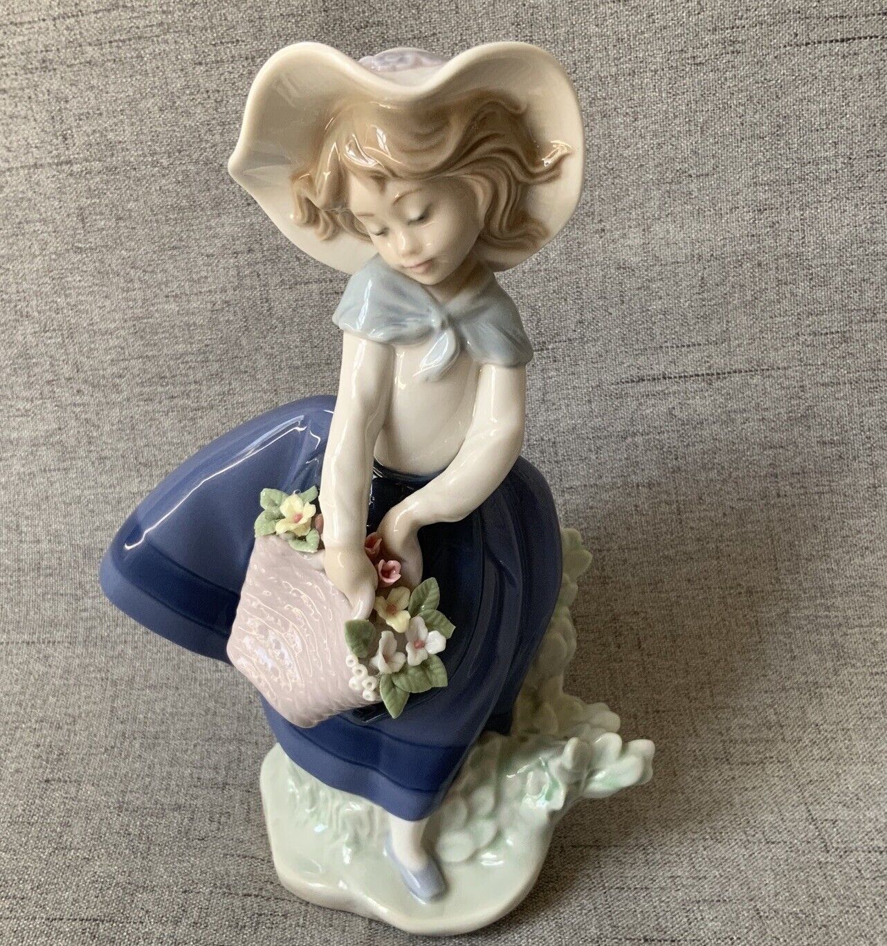 Lladro Pretty Pickings Girl with Flower Basket 5222 Figurine Daisa 1983 Vintage