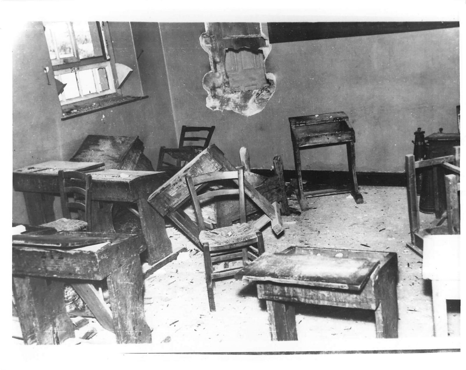 1959 Press Photo Nicosia English School Exploded by Bombs Damaged Classroom kg