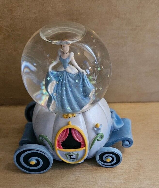 Disney Cinderella Carriage Snowglobe - no damage