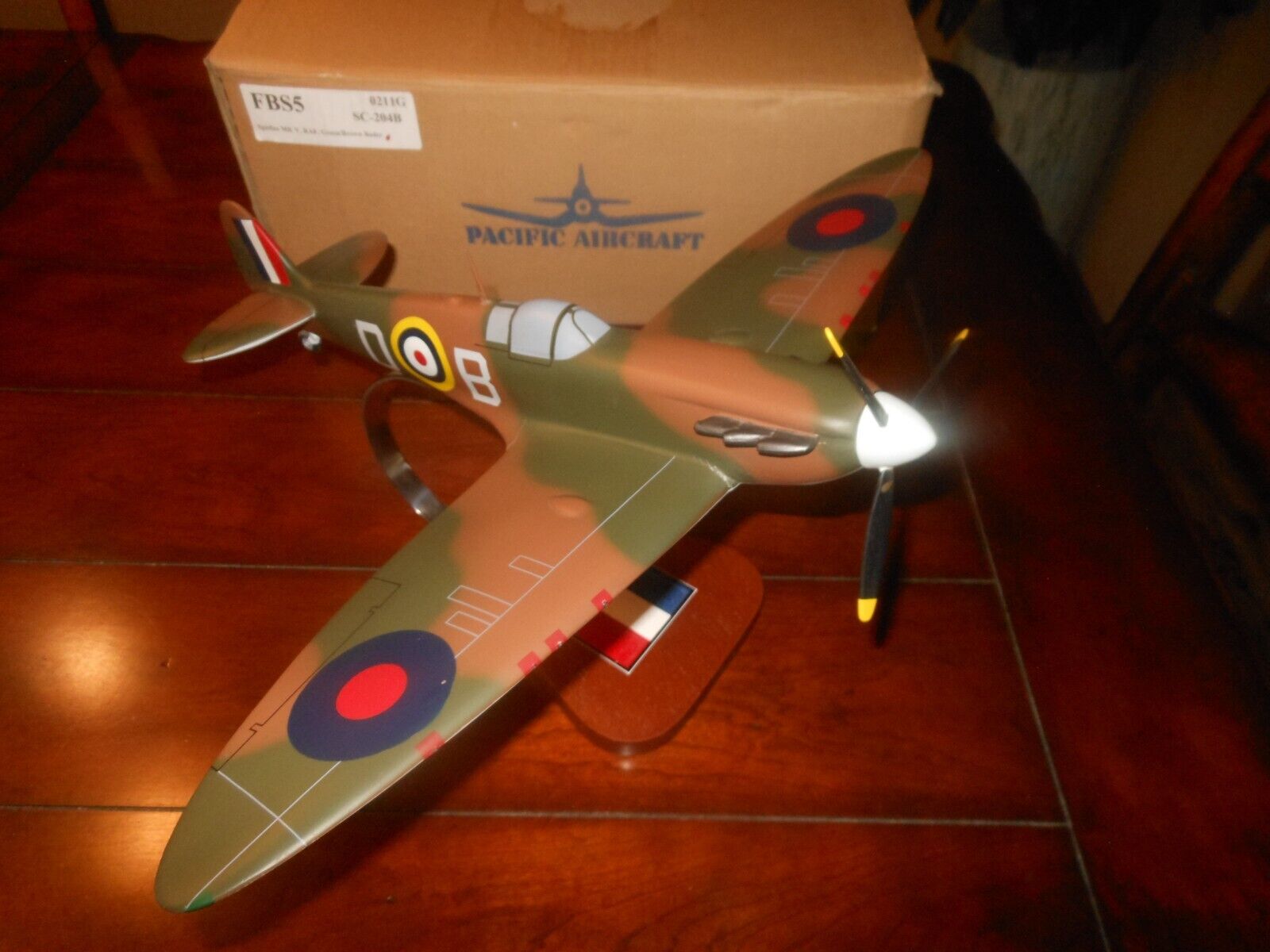 Pacific Aircraft Spitfire MK V RAF Airplane Model & Stand/Box Green/Brown Bader