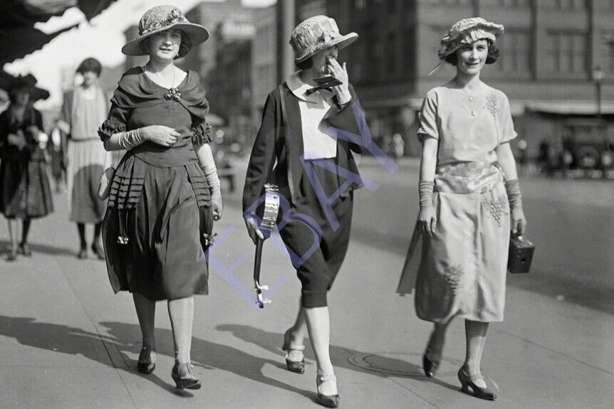 13x19 Poster Print 1920s Women Spring Fashion At Easter Washington DC