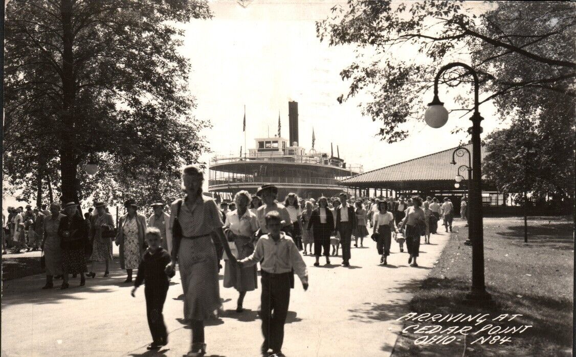 Postcard Cedar Point OH Steamer G.A. Boeckling Passengers Arrive Posted 1950
