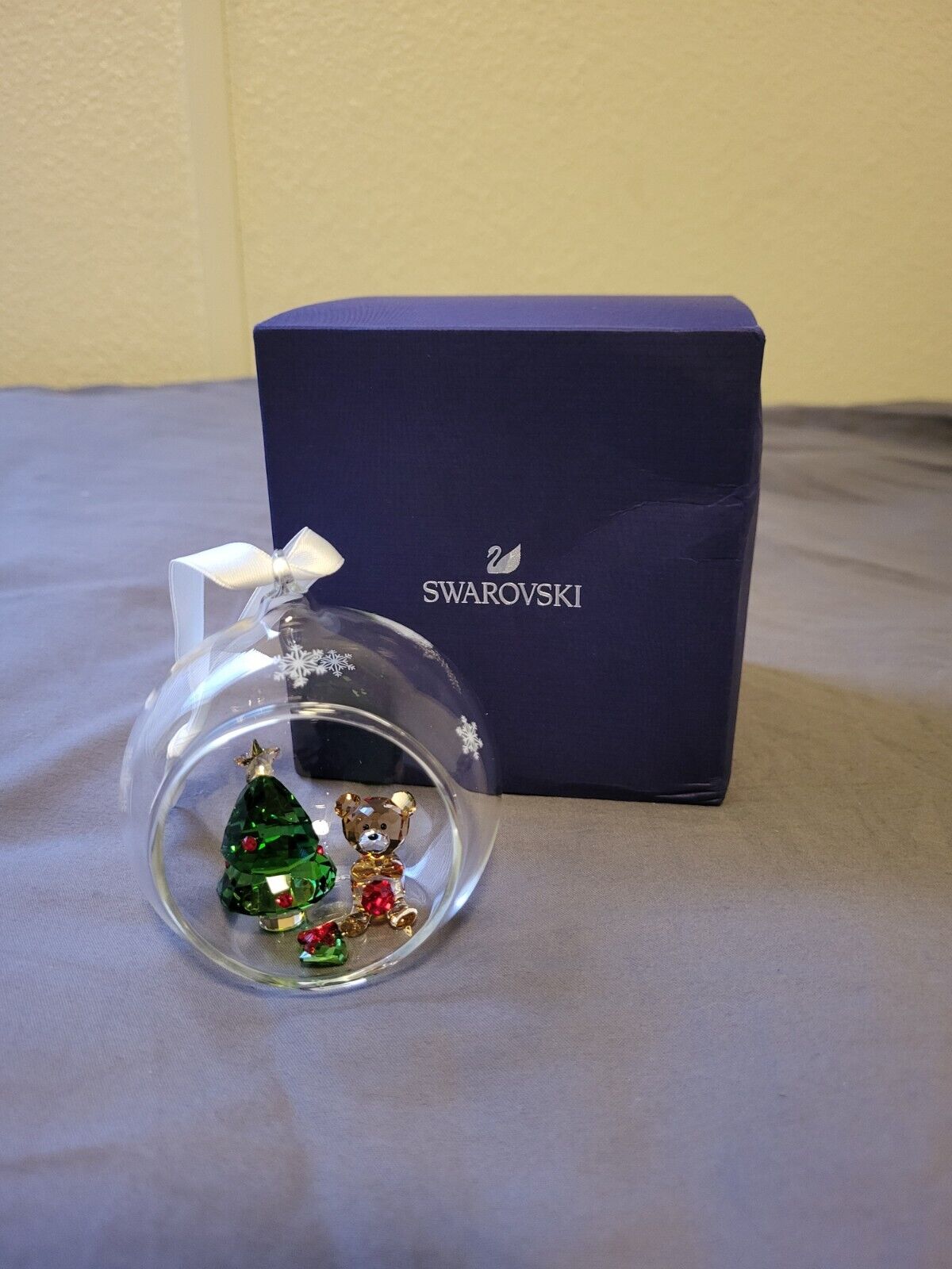 Swarovski Ball Ornament Christmas Teddy Bear And Tree Scene #5533942 NIB
