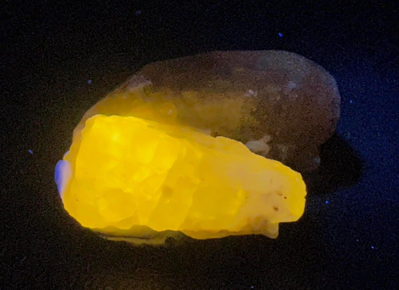 34 CT. Ultra Rare Fluorescent Terminated Wernerite Scapolite Crystal on Apatite