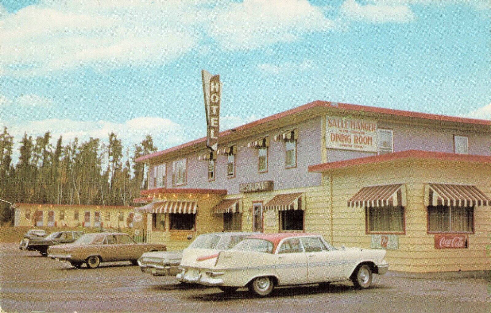 Boyer Lodge Hotel Louvicourt Abitibi Quebec QC Old Cars c1950 Postcard