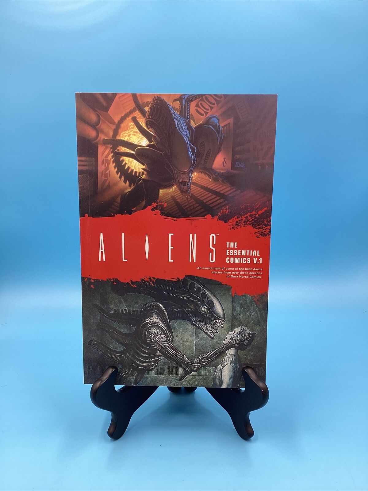 Aliens: The Essential Comics Vol. 1 Dark Horse Trade Paperback Horror Comics