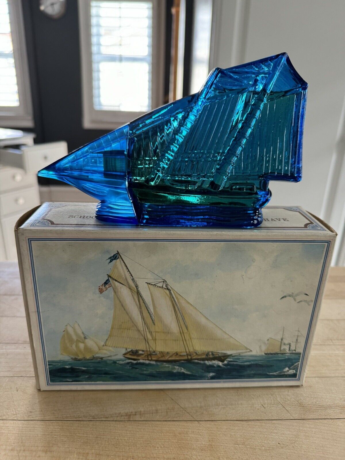 Rare Vintage Avon, Americas Cup Schooner Bottle Boxed Spicy Aftershave Ship Boat