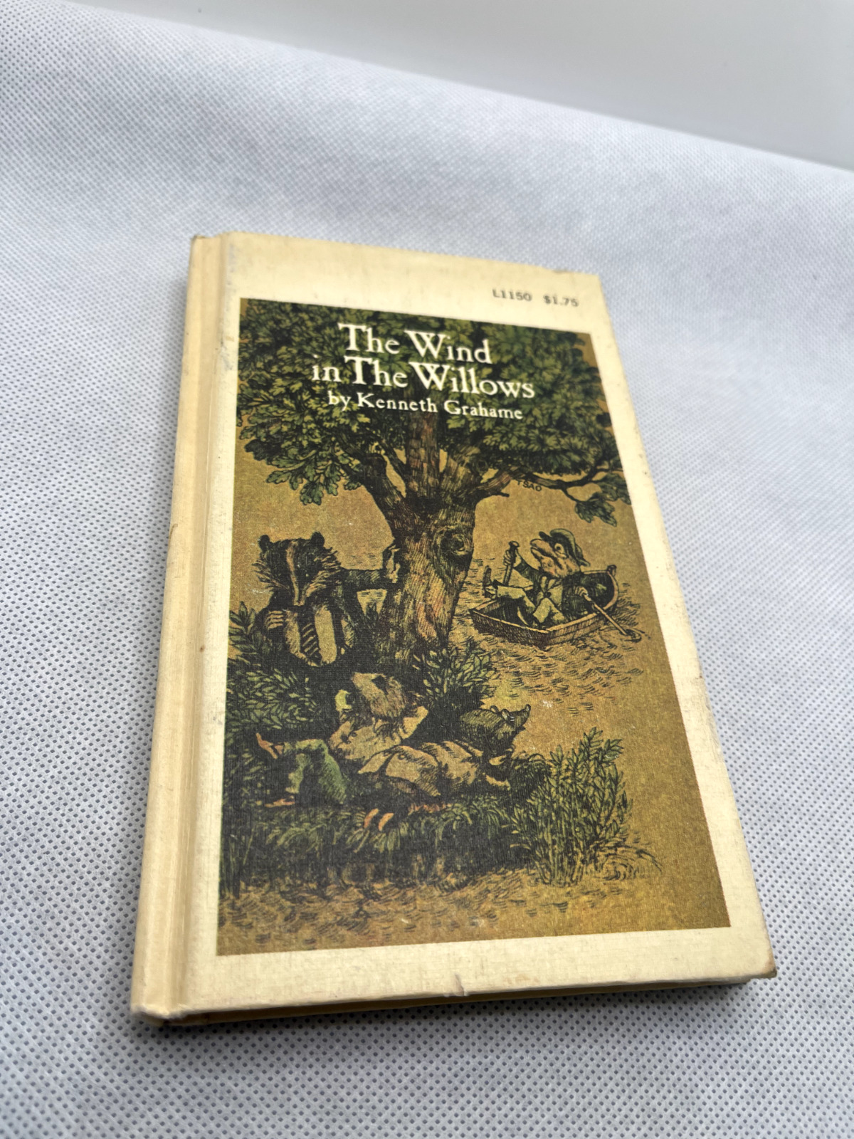 The wind in the willows, by Kenneth Grahame vintage HARDCOVER