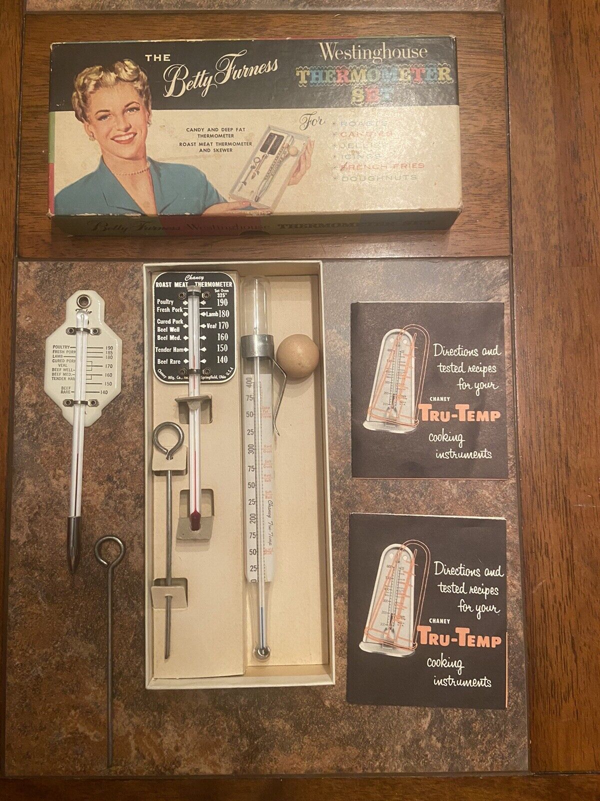Vintage Westinghouse The Betty Furness Thermometer Set (untested, as is) + extra