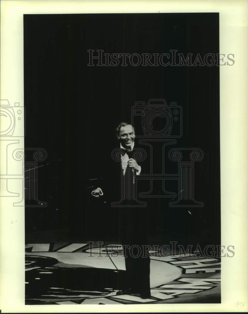 1985 Press Photo Frank Sinatra performs live in concert at Kemper Arena