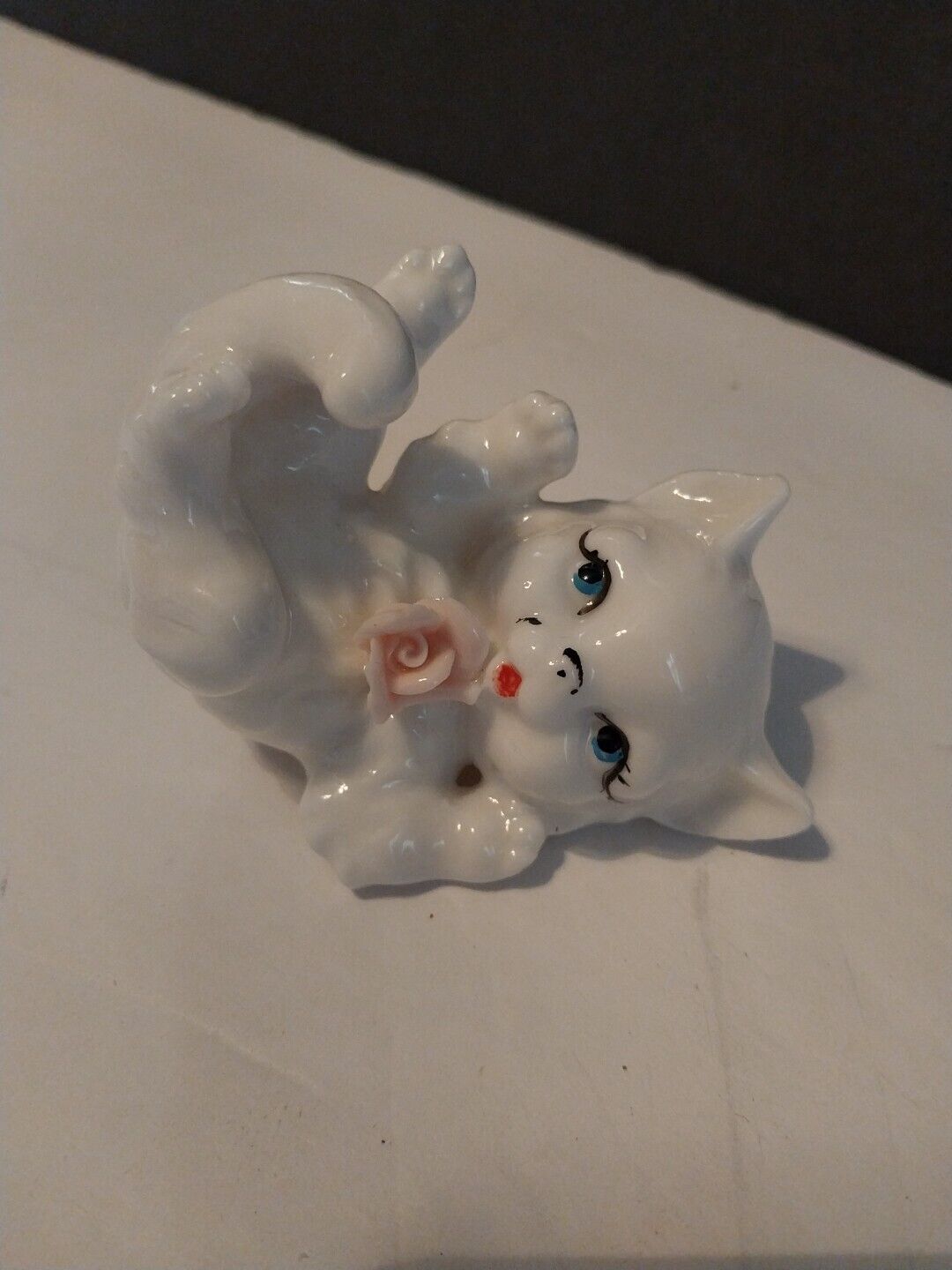 Vintage Adorable White Porcelain Cat Kitten Figurine Fun Made In Japan 