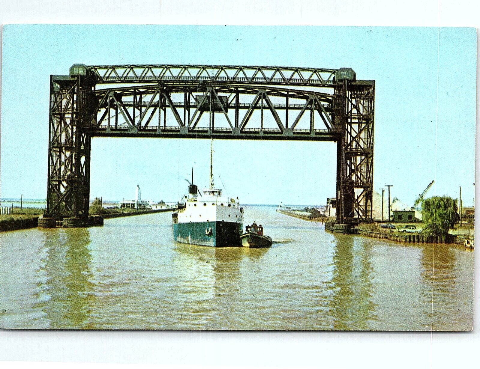 1950s CLEVELAND OHIO ORE CARRIER CUYAHOGA RIVER STEEL MILL CHROME POSTCARD P2874
