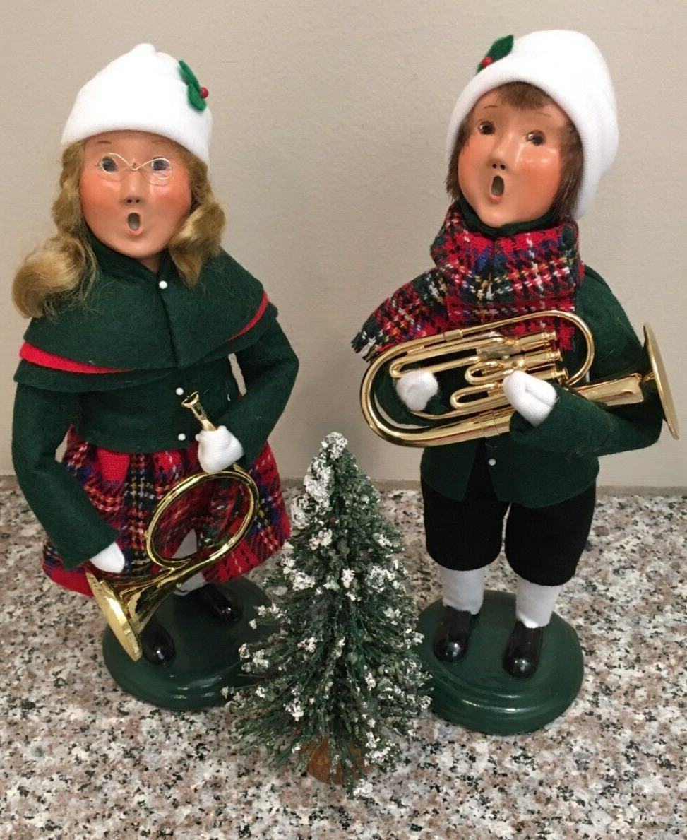 Rare HTF Byers Choice Carolers 2020 Matching Musical Boy & Girl with Small Tree