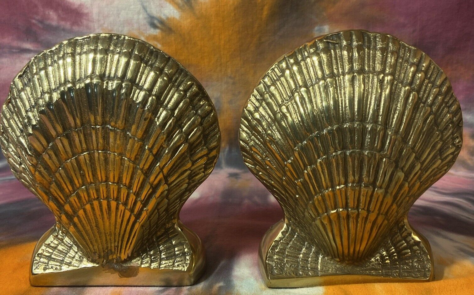 VINTAGE SET OF SOLID BRASS SCALLOP BOOK ENDS. 3 POUNDS 3 OZ EACH GREAT CONDITION