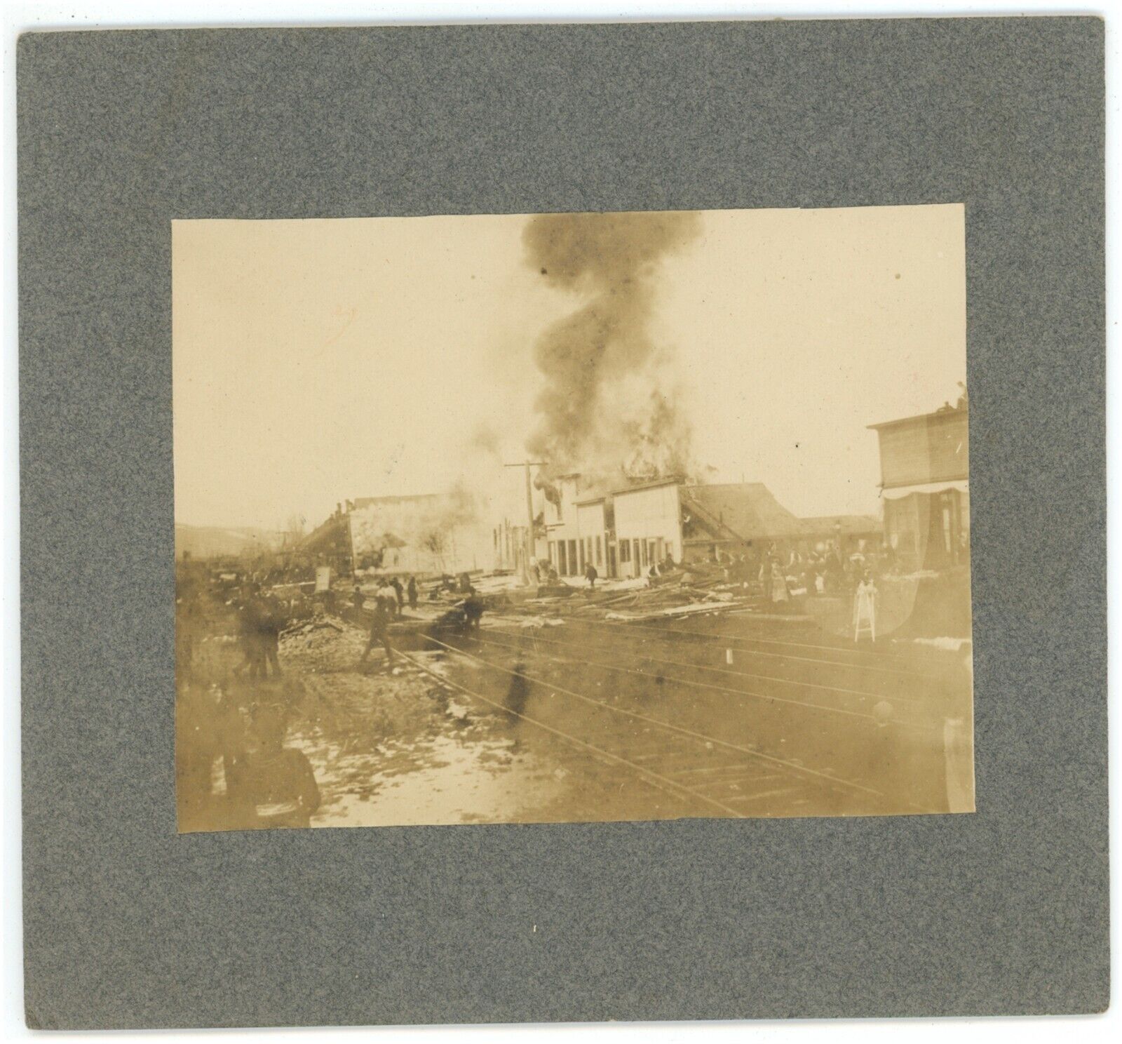 CIRCA 1880'S RARE 6X5.5 IN CABINET CARD Showing a Large Building On Fire Smoke