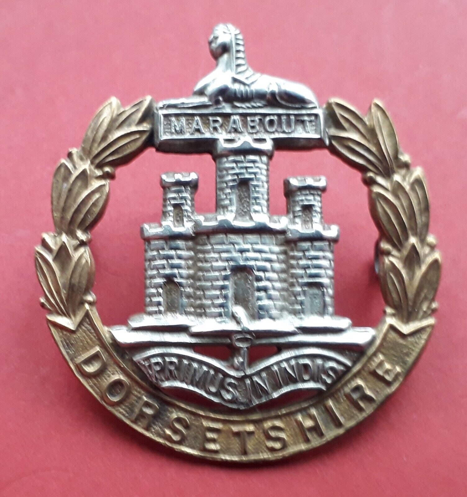 Dorsetshire Regiment genuine WW2 Military Cap Badge - bi-metal with lugs