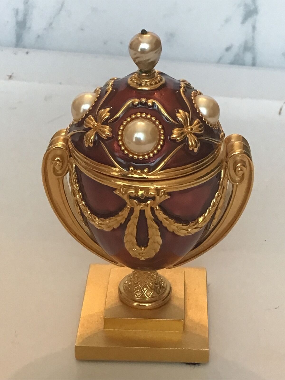 Joan Rivers Imperial Treasures“The Lost Treasure Egg Bee Pin\