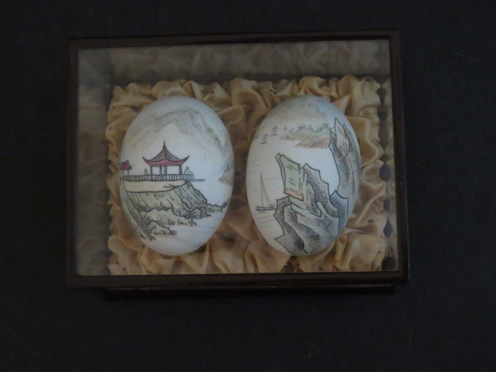 Lovely Pair of Vintage Oeiental Hand painted Eggs in glass box, Japanise