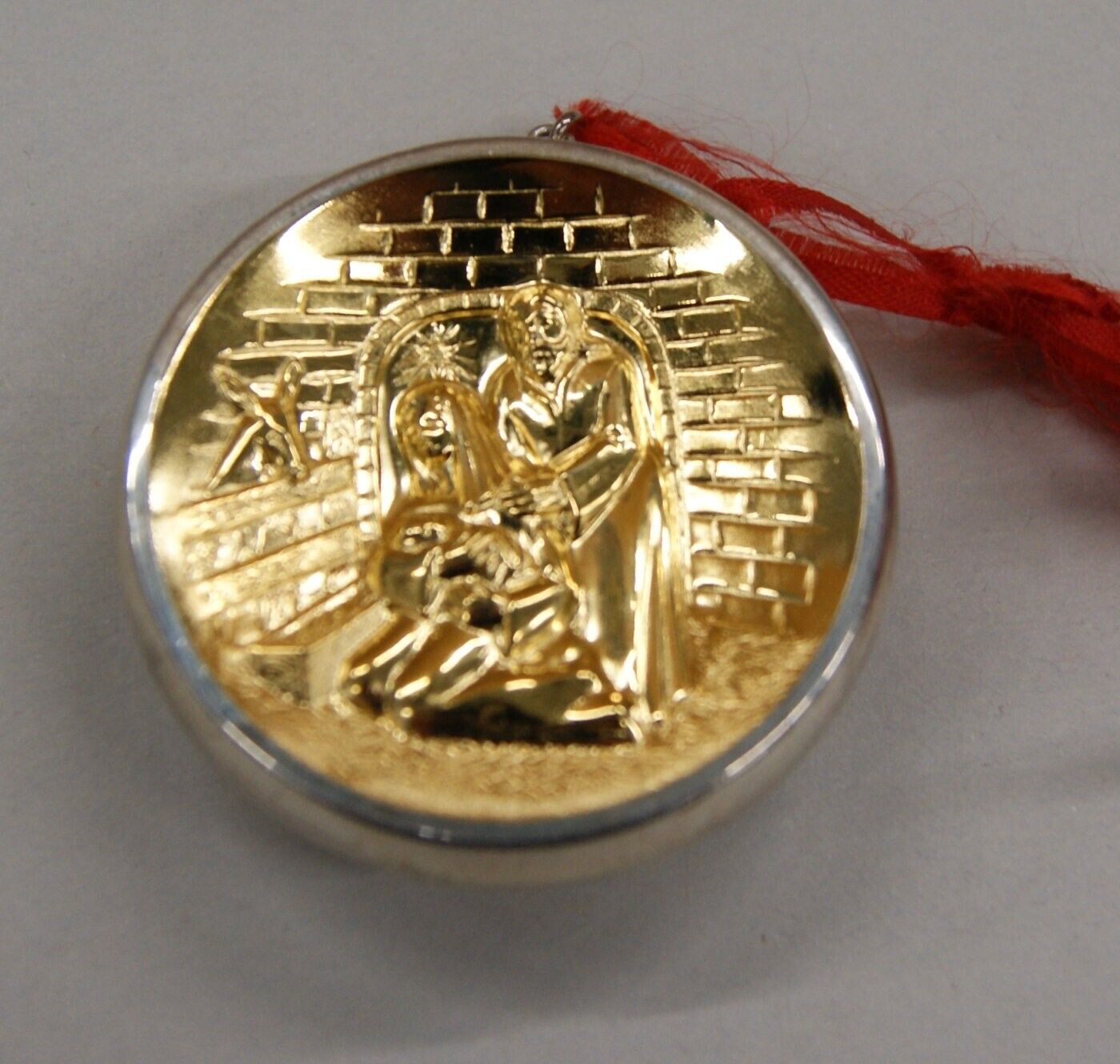 1974 Oneida LTD Sterling Gold Wash Nativity Ornament Christmas Medallion, SM1773