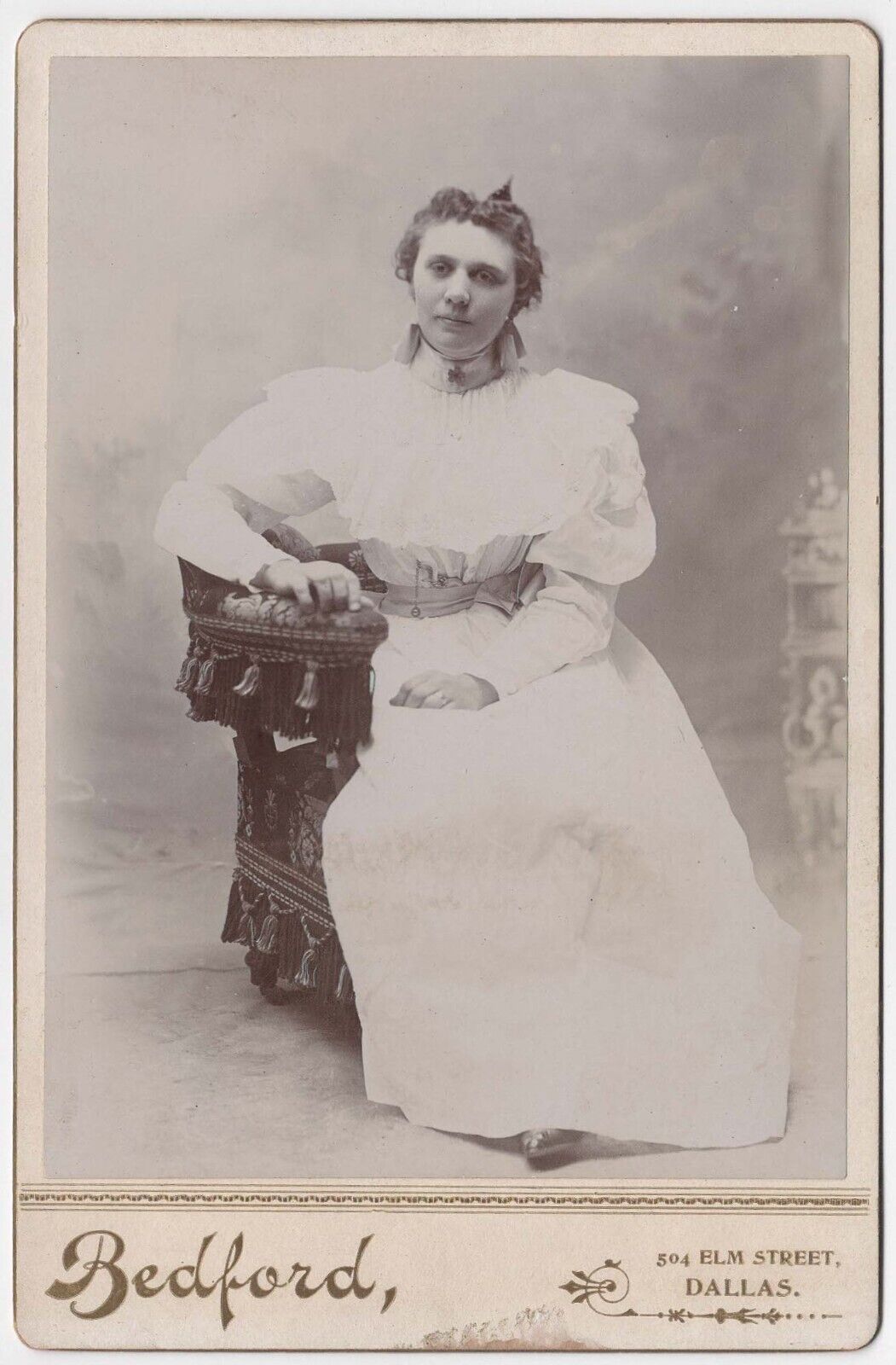 CIRCA 1890s CABINET CARD BEDFORD GORGEOUS YOUNG LADY IN WHITE DRESS DALLAS TEXAS