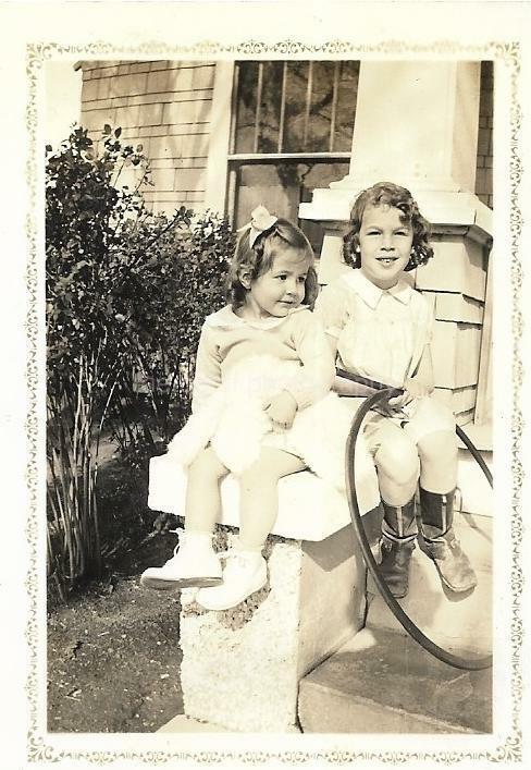 YOUNG GIRLS Found ANTIQUE PHOTOGRAPH bw 1930\'S Original VINTAGE 111 13 O