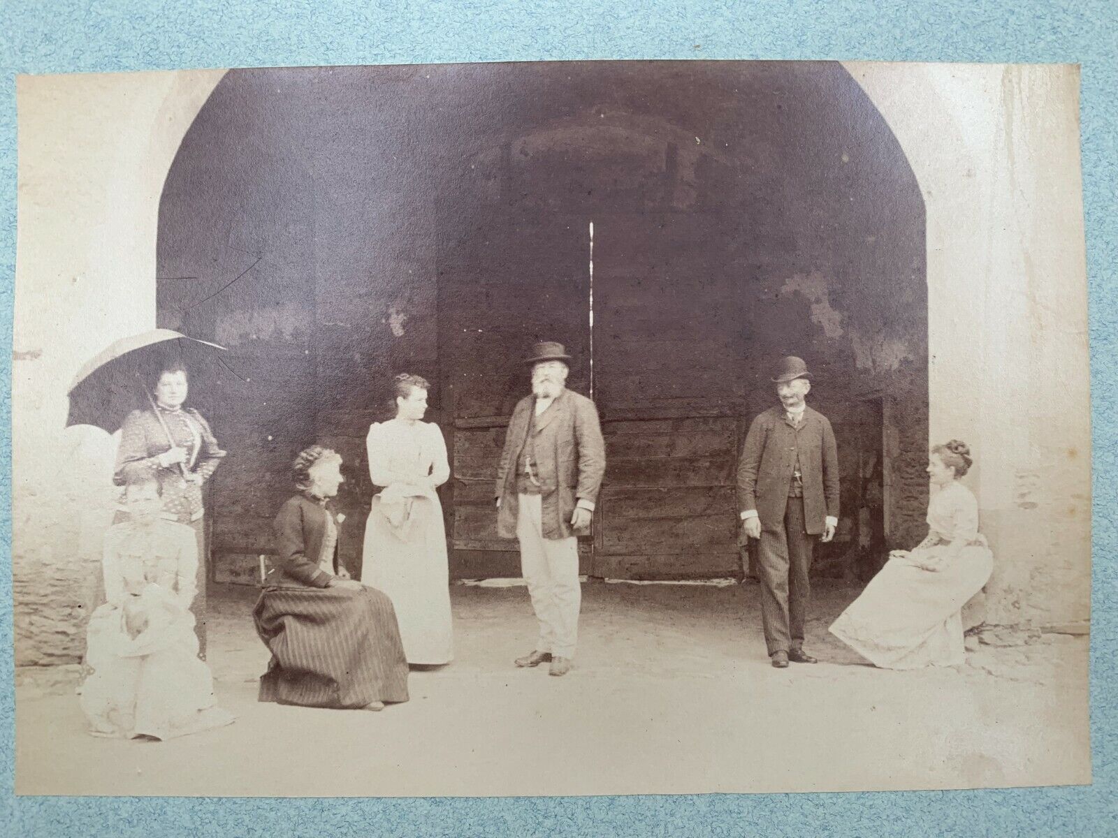 ALBUMIN PHOTO FAMILY POSE IN ST HENRIS TO CONFIRM G6242