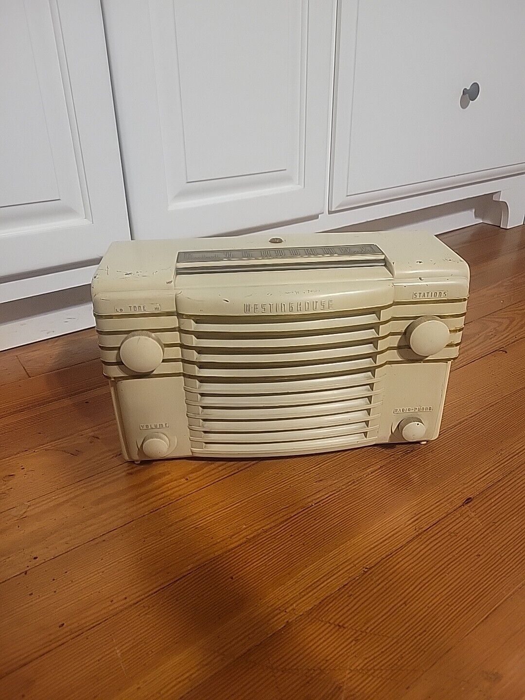 Westinghouse Model H153a Antique Tube Radio Vintage 1940s Cream Ivory   