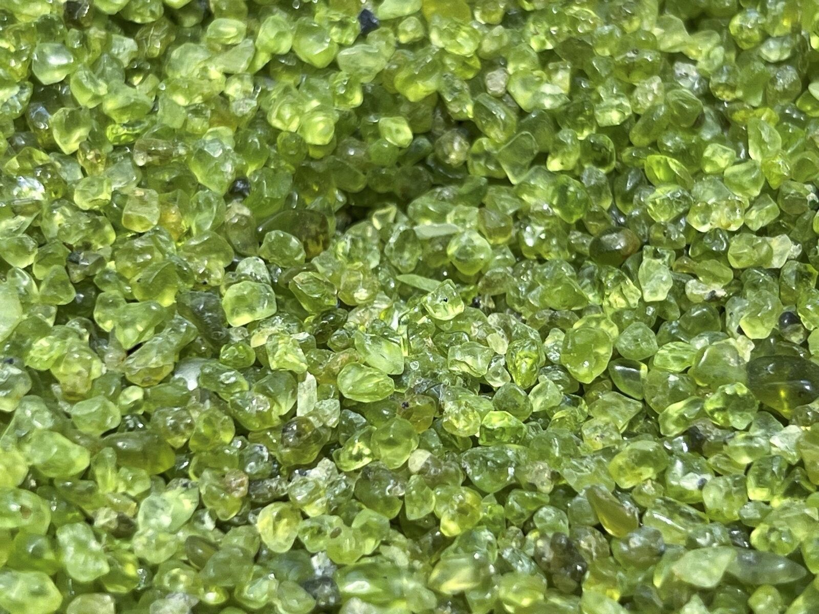 Bulk Wholesale Lot 1 Kilo ( 2.2 LBs ) Lot Peridot Crystal Small Gemstone Chips