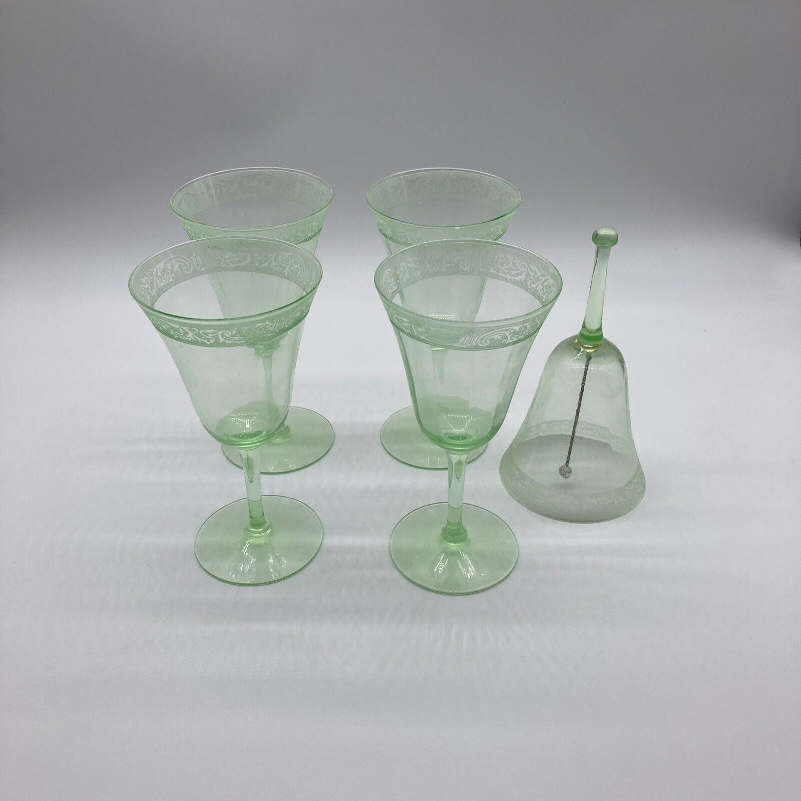 Vintage Cambridge Florentine Green Vaseline Wine Glasses + Service Bell 5 Items