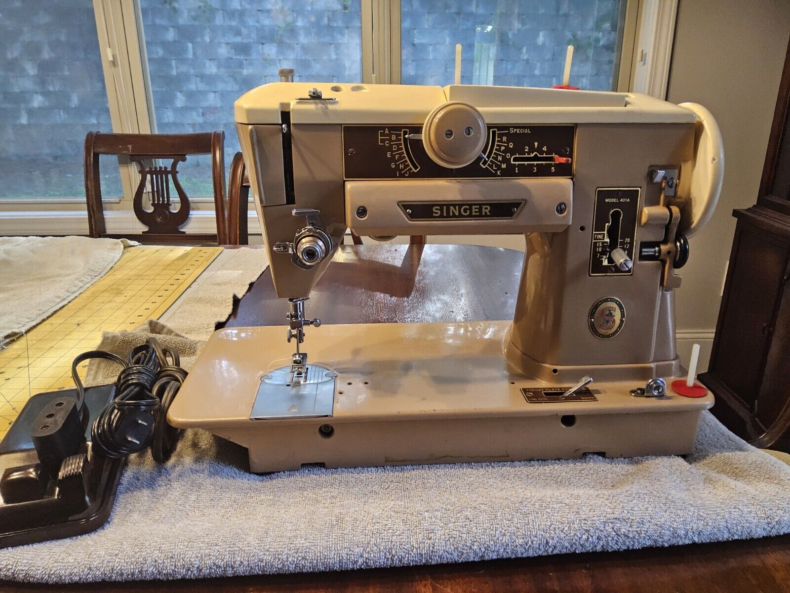 Singer 401a sewing machine cleaned and serviced FAIR cond SN NB772402