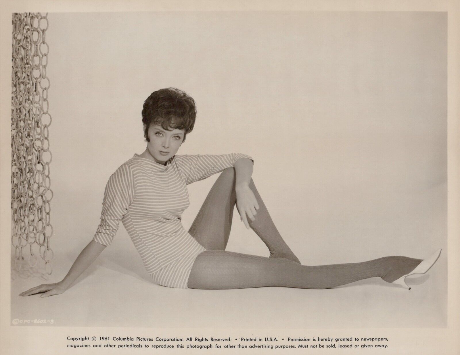 Carolyn Jones (1961) ❤ Original Vintage - Leggy Cheesecake Beauty Photo K 264