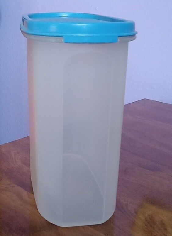 Tupperware Sheer Bottom Blue  Seal 7 1/4 Cups Oval Container #3 