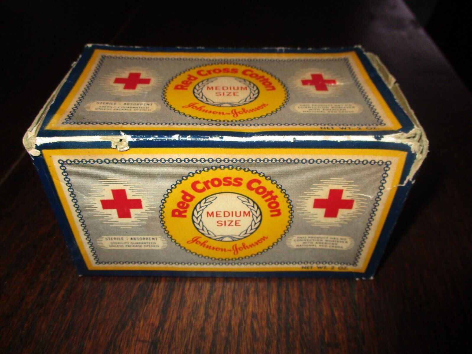 Vintage UNUSED Red Cross Cotton WWll in original box Johnson & Johnson UNUSED