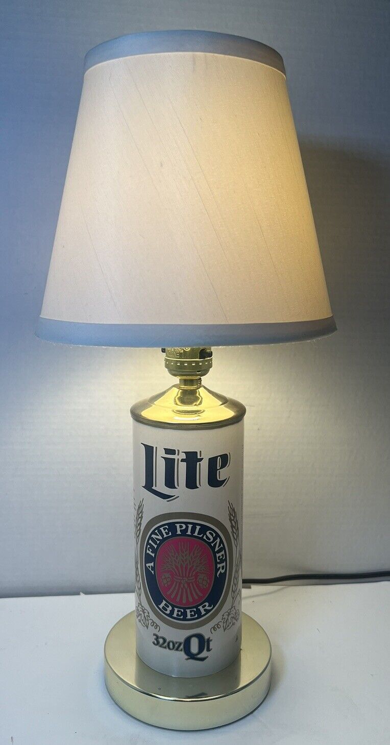 Vintage Miller Light  Pilsner Round Table Light Lamp. Excellent RARE LIGHT.