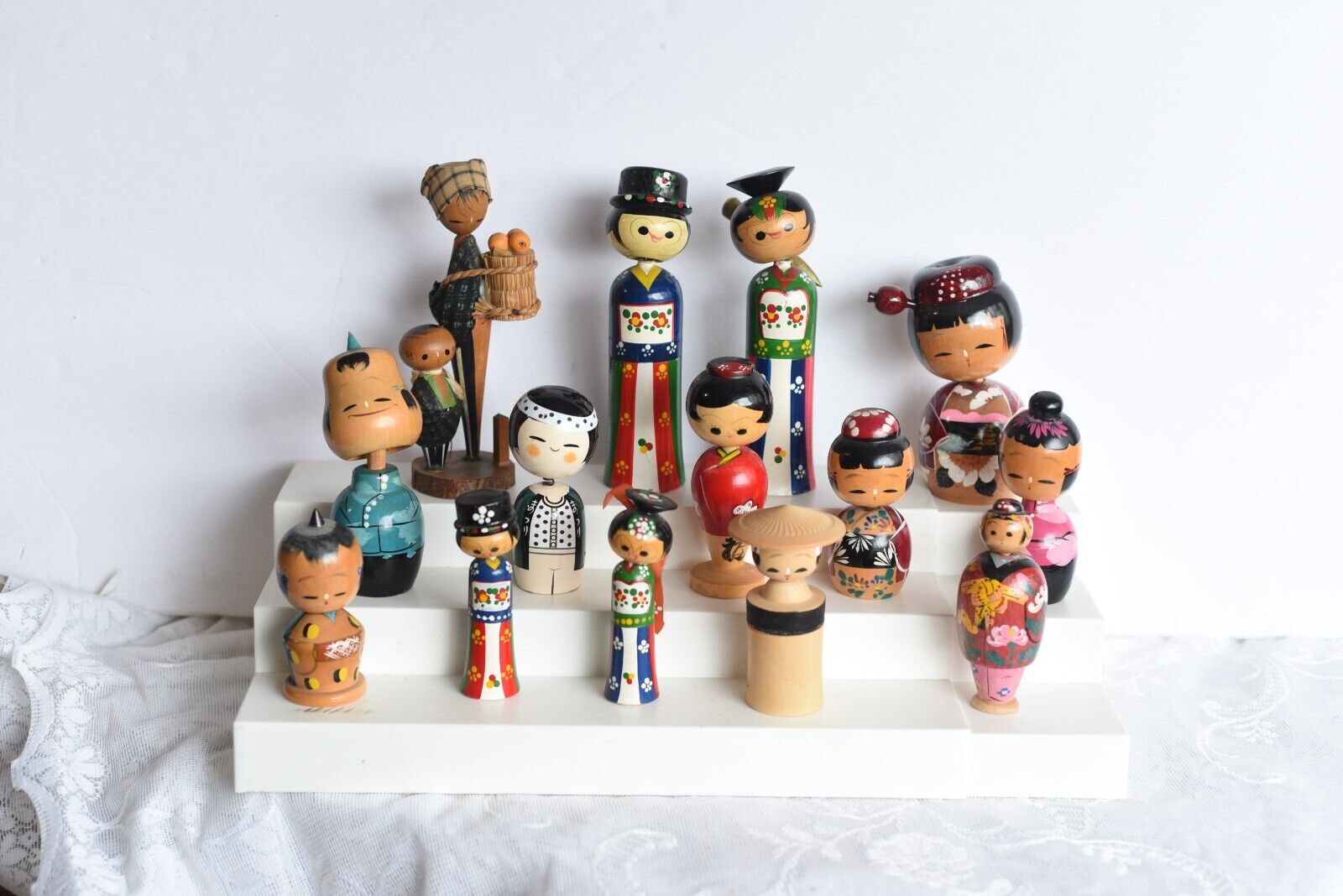 Large Lot of 14 Japan Kokeshii Wooden Bobble Head Doll Figures (M)