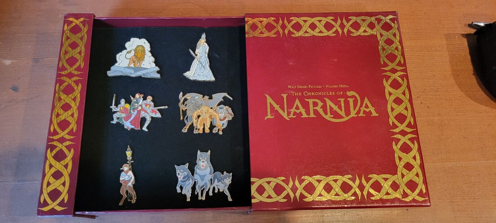 2006 Narnia Limited Edition Disney Pin Set Complete LE to 1,000