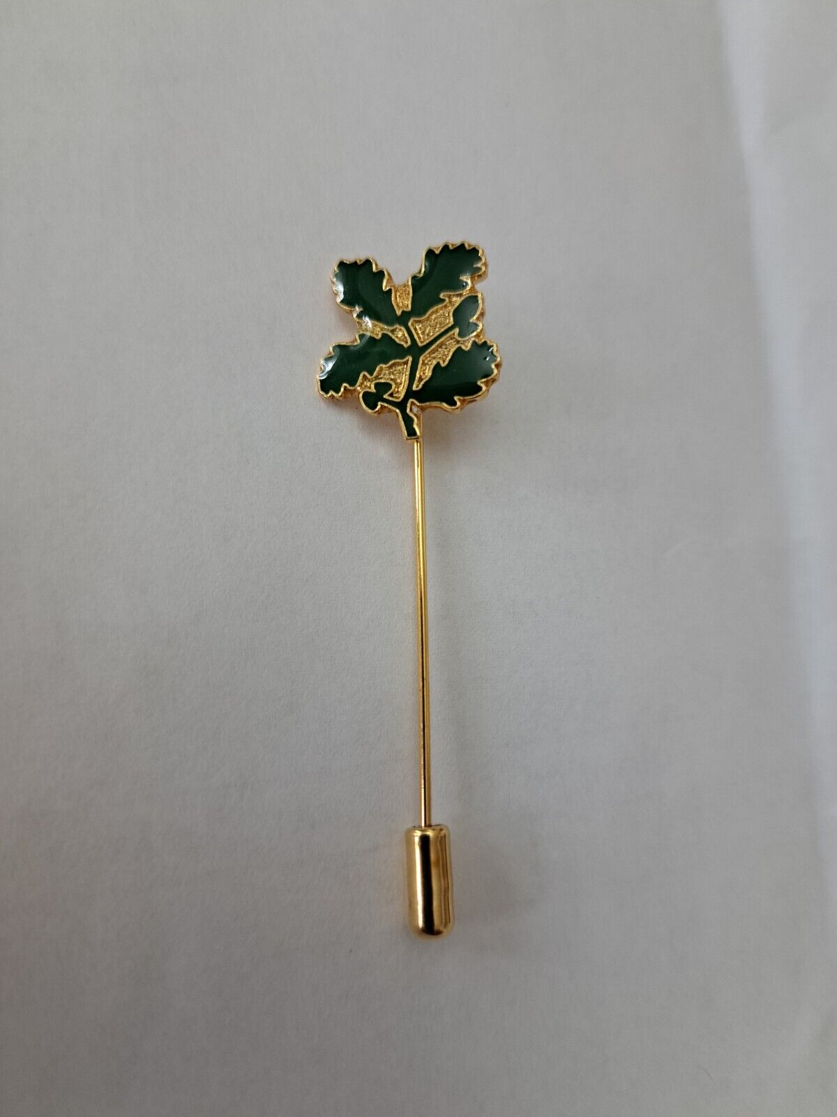 NATIONAL TRUST STICK PIN GREEN ENAMEL GOLD TONE pin badge lapel brooch