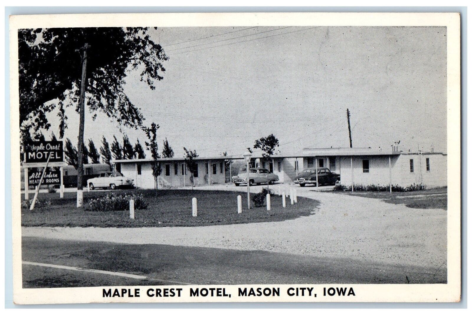 c1920\'s Maple Crest Motel Inn Classic Car Signage Mason City Iowa IA Postcard