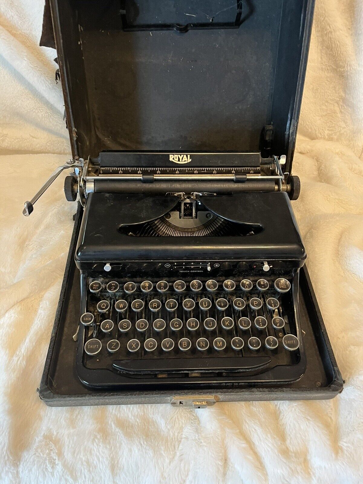 Vintage 1940 's Royal Portable Typewriter with Case - Works Well