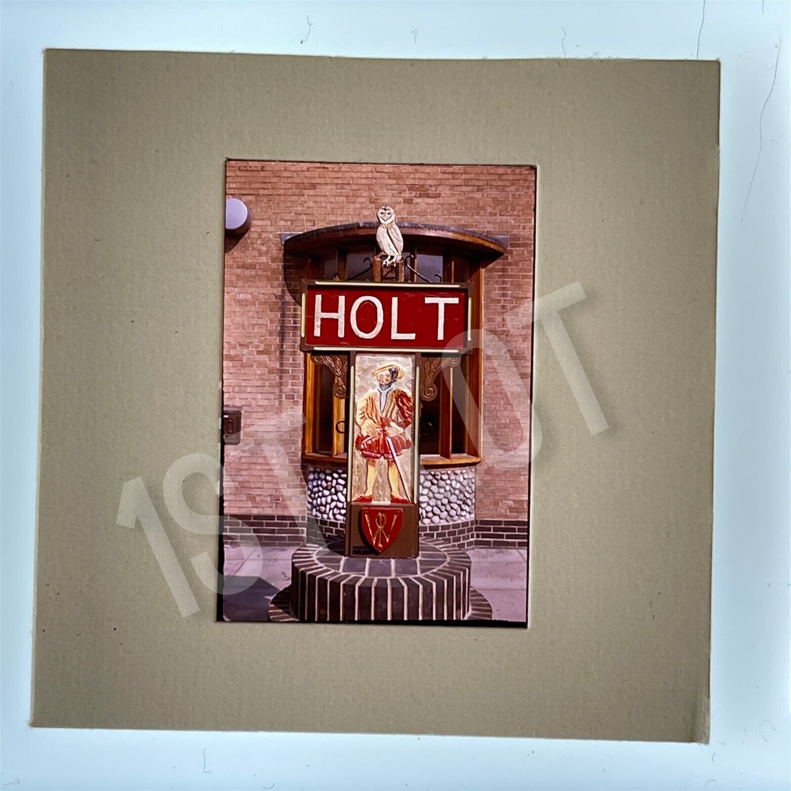 35mm Slide - Traditional Signpost Holt Vintage British Pub Scenery Advertisement