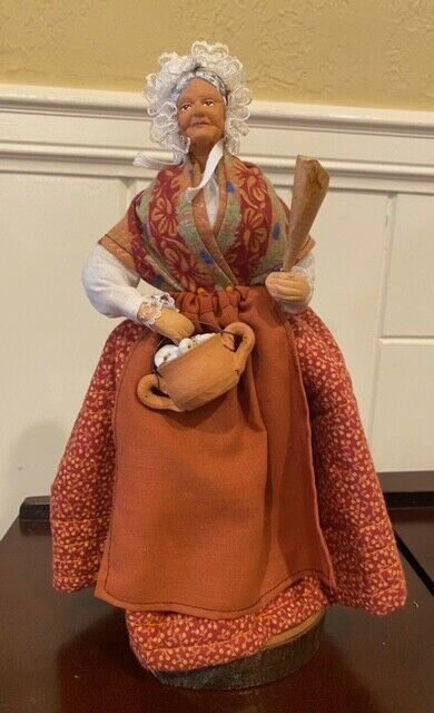 Rare Vintage Santon Figurine Old Woman with Pot of Shells France Sud & Co?