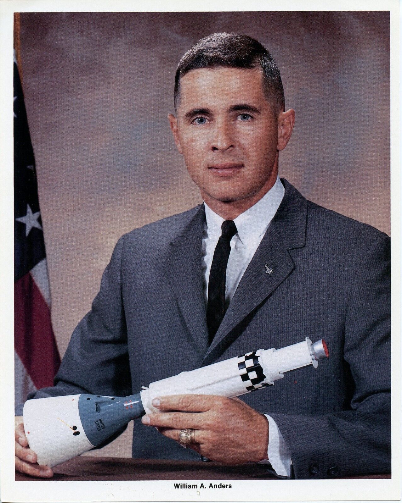 Astronaut Archives offers RARE Bill Anders signed letter w/ NASA photo