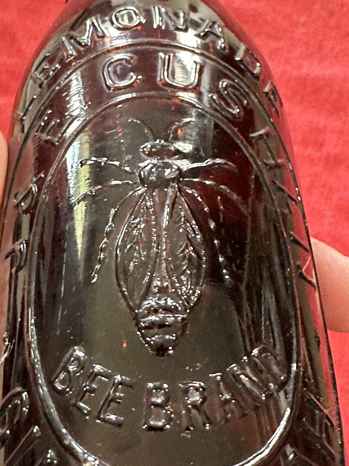 AWESOME OLD VINTAGE ANTIQUE AMBER BEE BRAND LEMONADE BOTTLE EMBOSSED BEE GRAPHIC