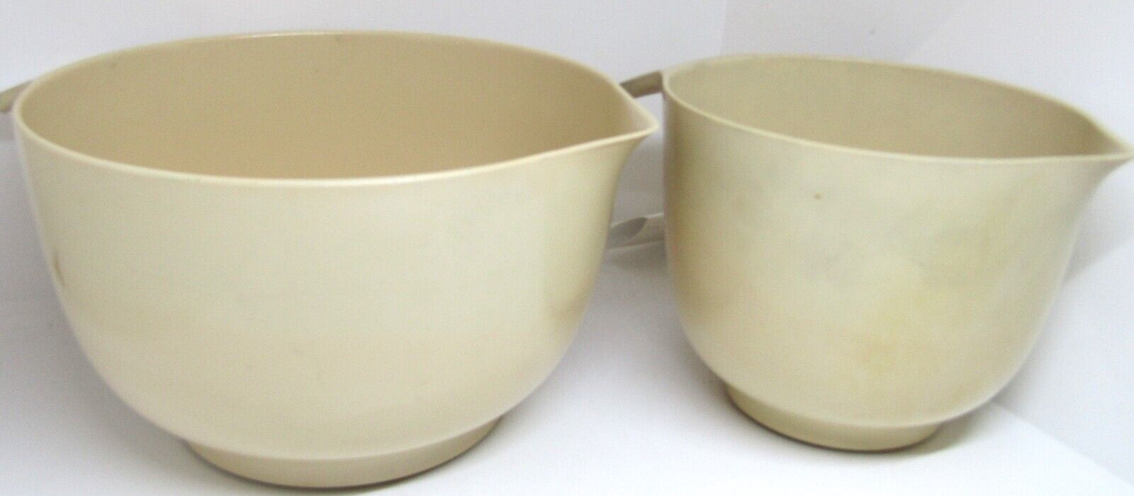 2 Vintage Copco Mixing Bowls w Spout Melamine 1 1/2/ 3 Qt Tab Handles Beige.