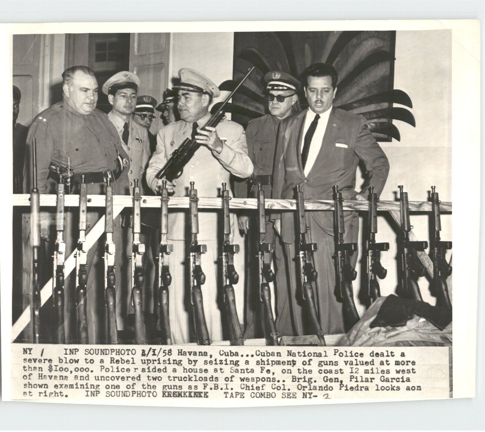 CUBAN National Police SEIZE GUN STRONGHOLD Havana VINTAGE 1958 press Photo